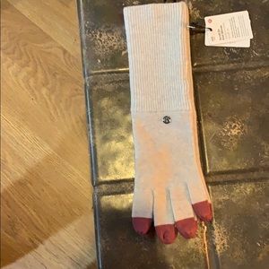 Lululemon scroll on knit gloves